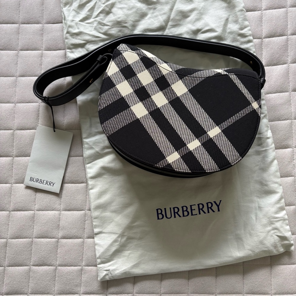 AUTHENTIC Burberry Black & Cream Checkered Shoulder Bag with Gold Closure - Picture 4 of 8